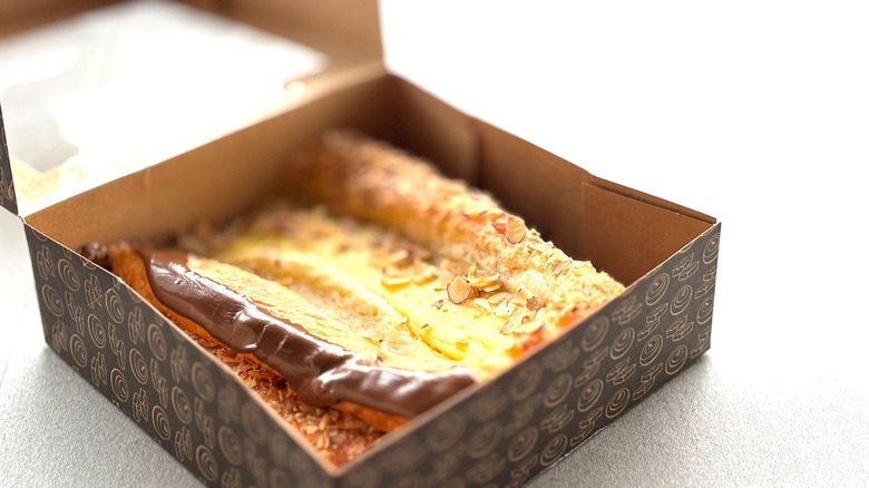 delicious traditional Icelandic vínarbrauð in bakery box