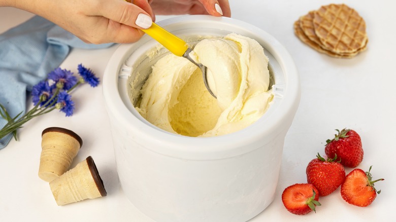 Scooping ice cream from ice cream maker