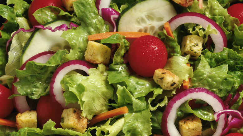 Salad with croutons