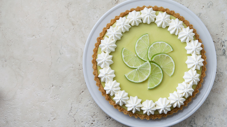 Key lime pie with whipped piping and lime slices