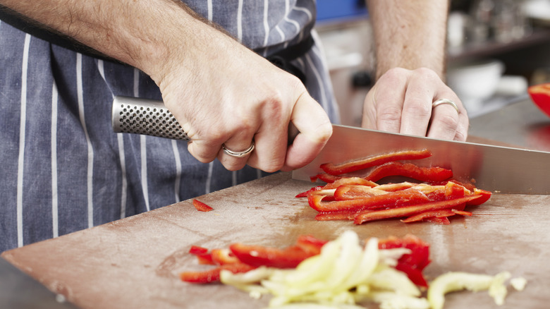 cook slicing bell pepper