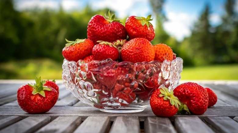 bowl of fresh strawberries