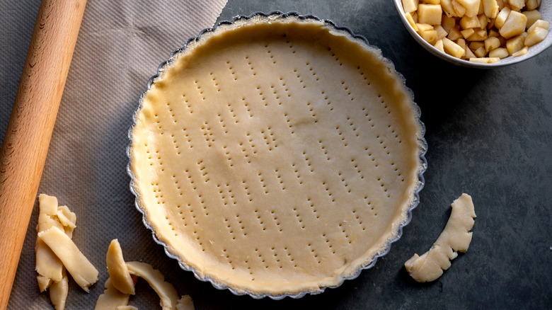 Pie crust in a tin