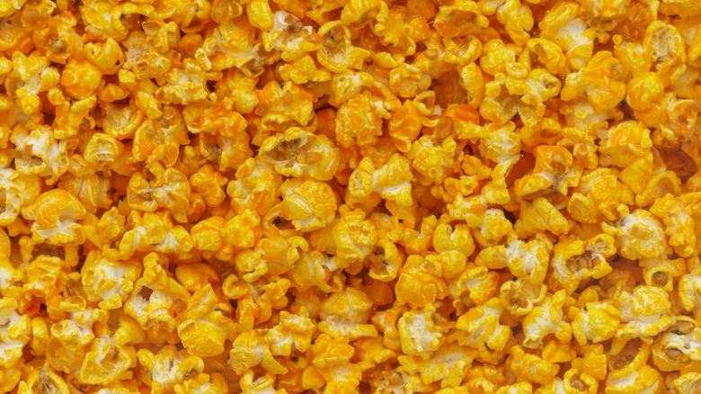 Cheddar powder-covered popcorn