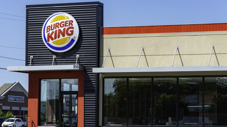 the front of a Burger King restaurant