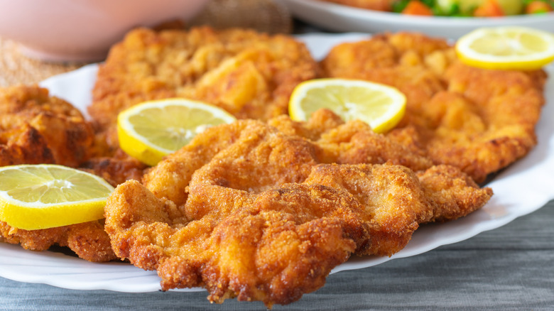 schnitzel with lemon