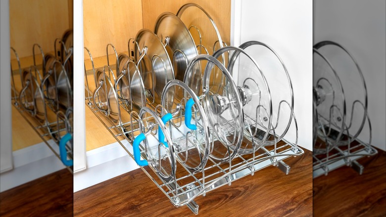 LYNK PROFESSIONAL® Pull Out Pot Lid and Cookie Sheet Organizer Rack