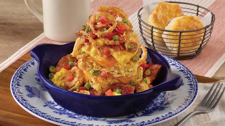 steak'n'egg hashbrown casserole in a blue bowl