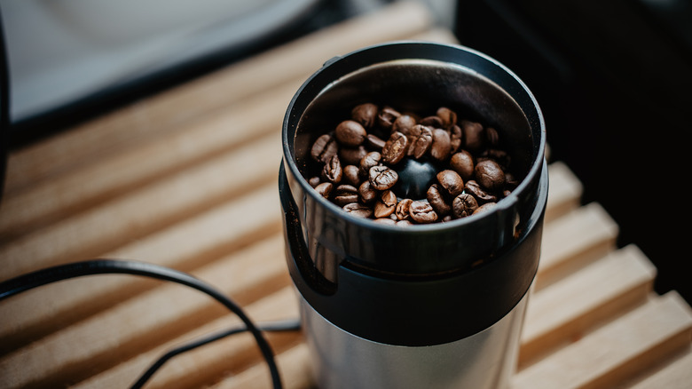 Electric coffee bean grinder