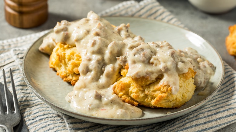 Biscuits with gravy