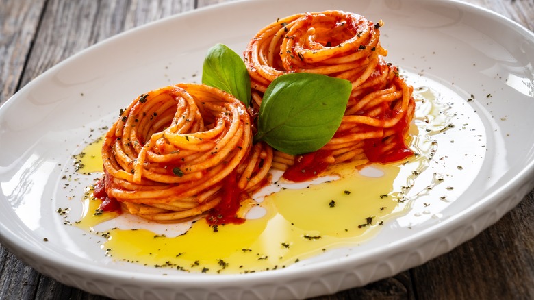 Pasta nests with marinara sauce