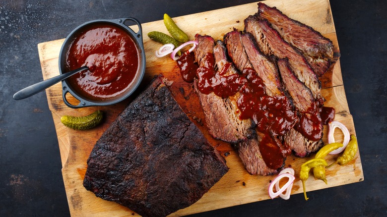 Barbecue sauce with sliced meat