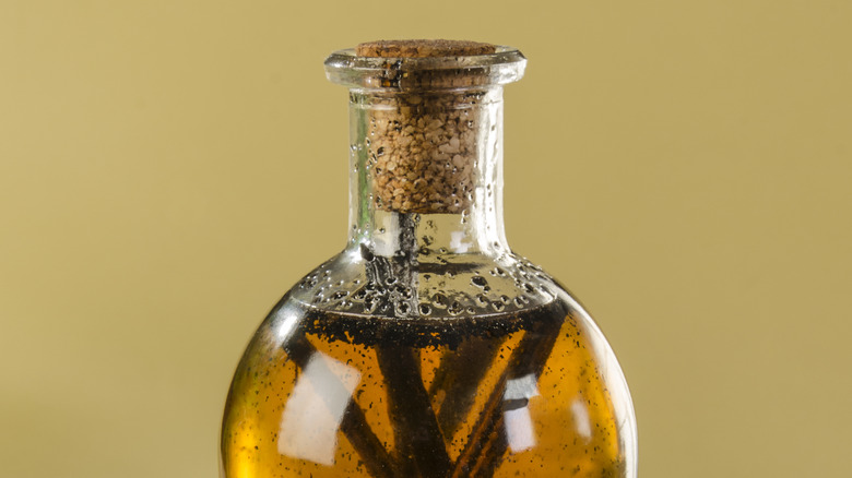 vanilla extract in clear bottle