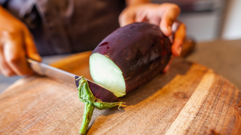 slicing eggplant