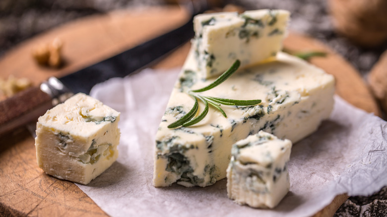 Chunks of Roquefort