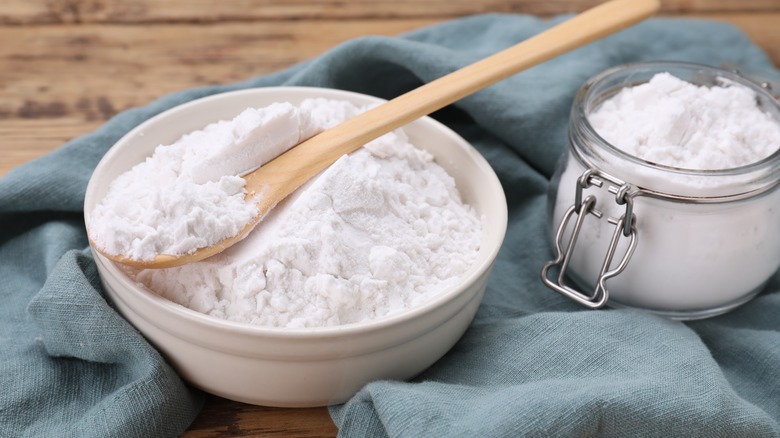 Bowl and glass jar of cornstarch