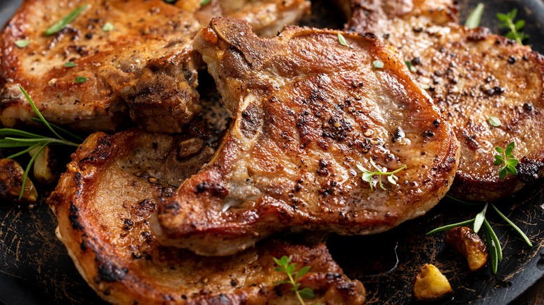 Pork chops with thyme