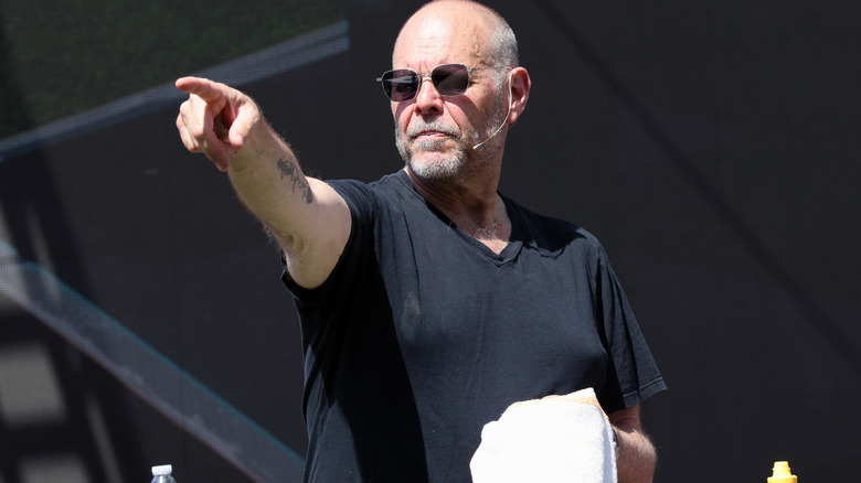 Alton Brown pointing to a volunteer