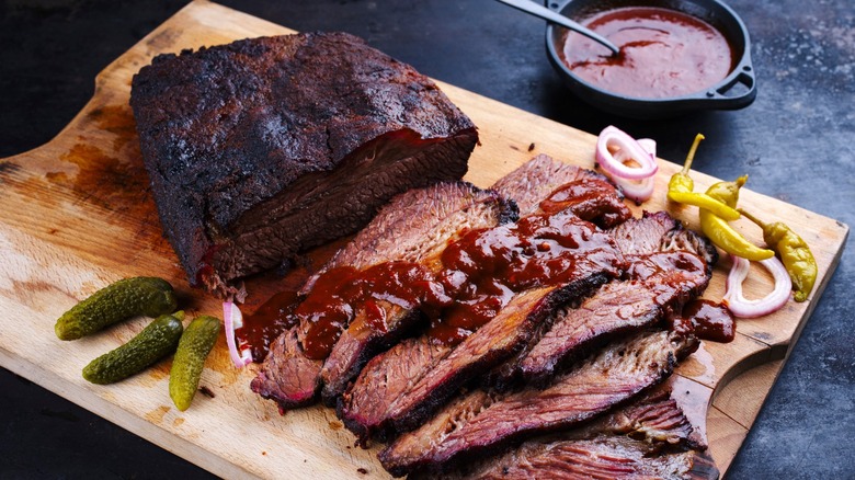 brisket and barbecue sauce