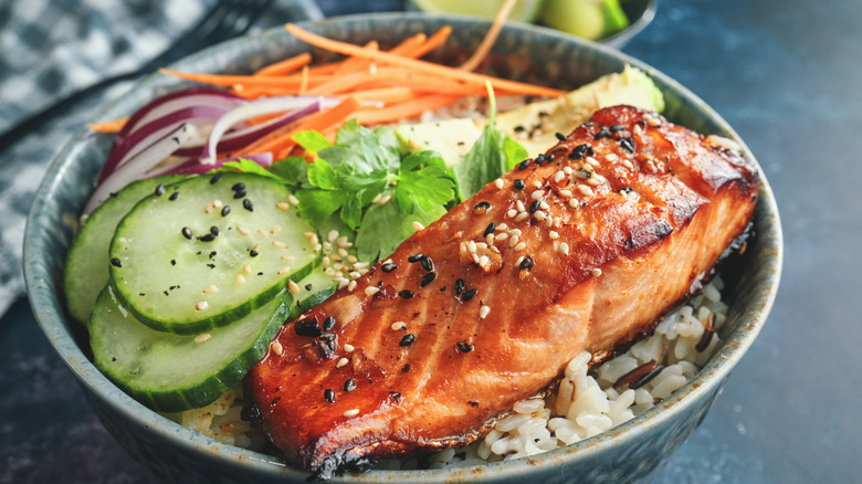 Broiled salmon in rice bowl