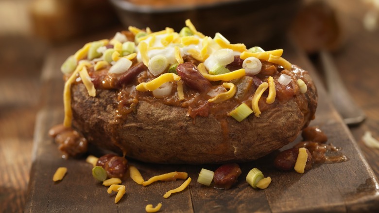 cowboy potato with bean chili