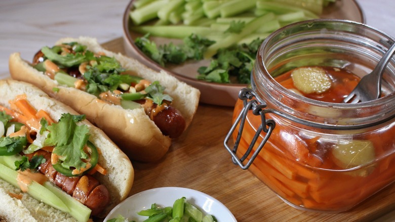banh mi hot dogs and pickled carrots