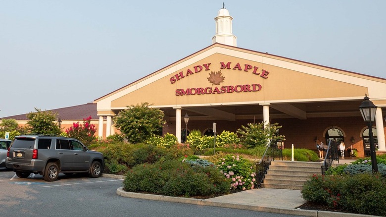 Exterior of Shady Maple Smorgasbord