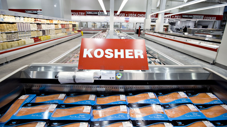 Display of kosher fish
