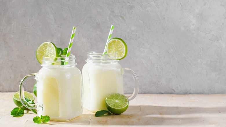 Two glasses ofBrazilian lemonade