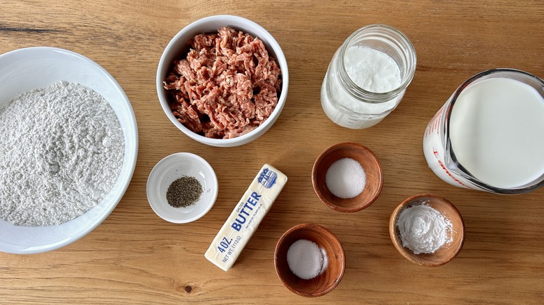 Biscuits and gravy ingredients