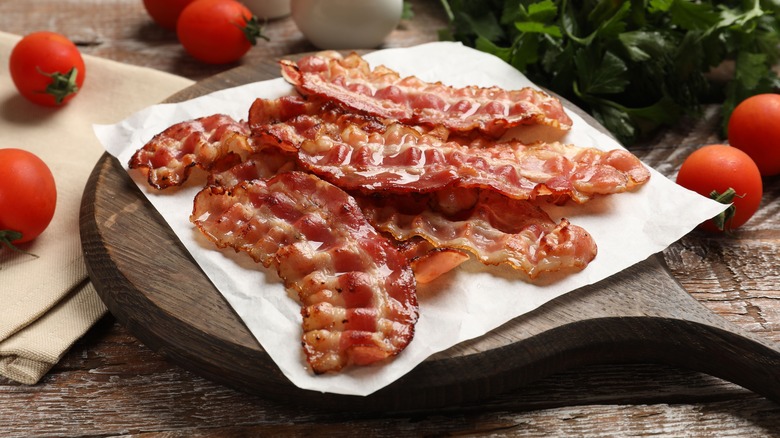 Bacon on white napkin