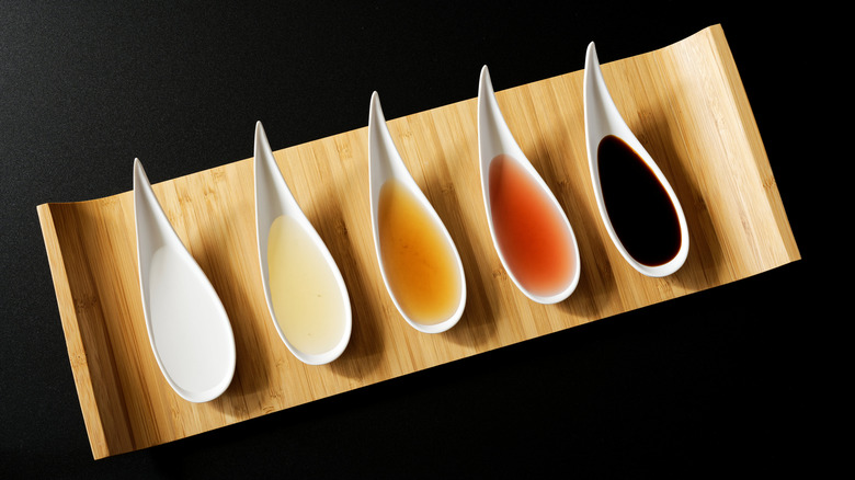 Vinegar varieties in spoons