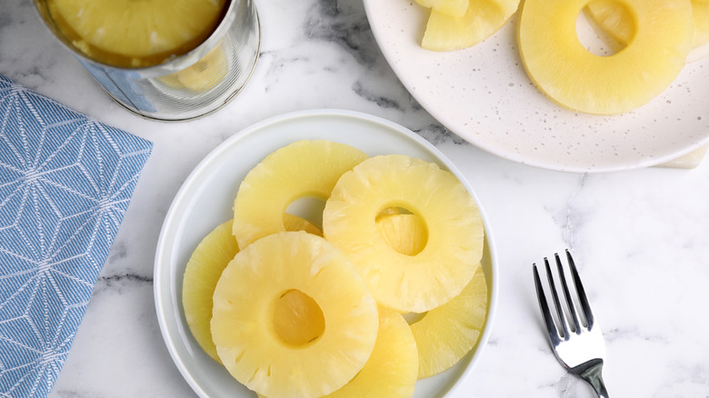 Canned pineapple rings on plate