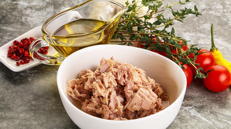 Canned tuna with oil, tomatoes, and peppercorns