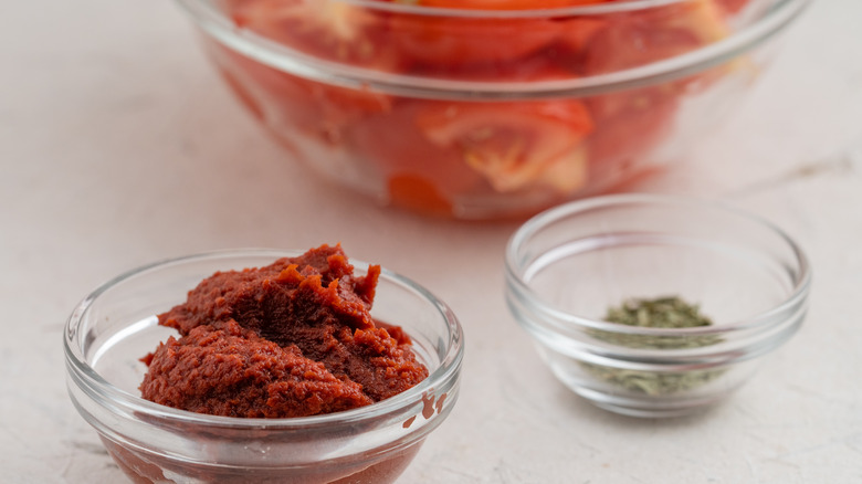 displayed tomato paste bowl