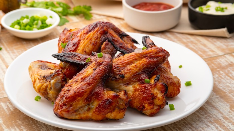 Plate of cooked chicken wings