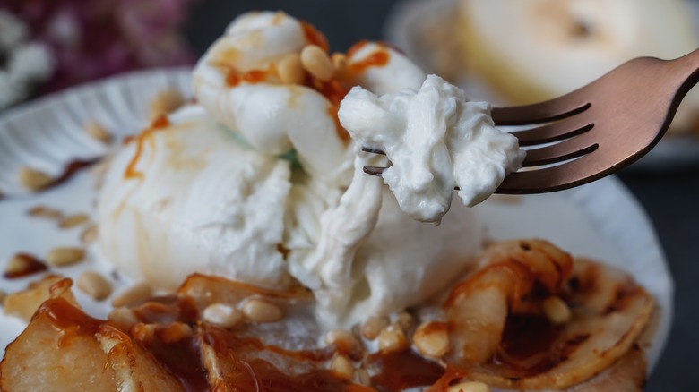 burrata with pears and caramel