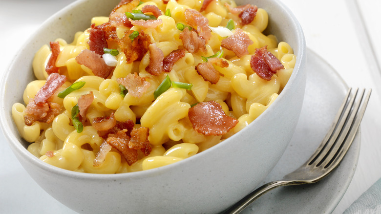 Bacon mac and cheese