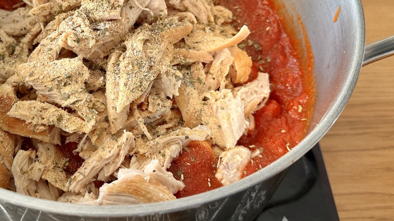 cooked chicken in spaghetti sauce