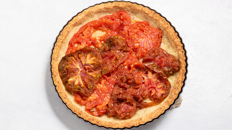 Pie crust with roasted tomatoes