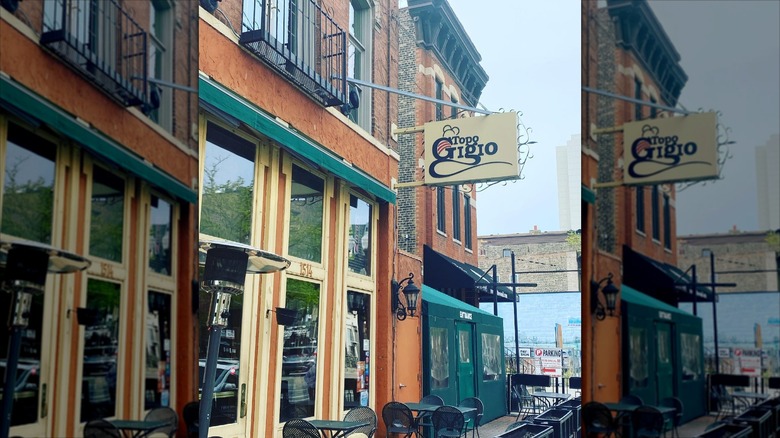 Entrance to Topo Gigo in Chicago