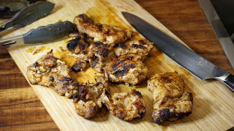 grilled chicken thighs on cutting board
