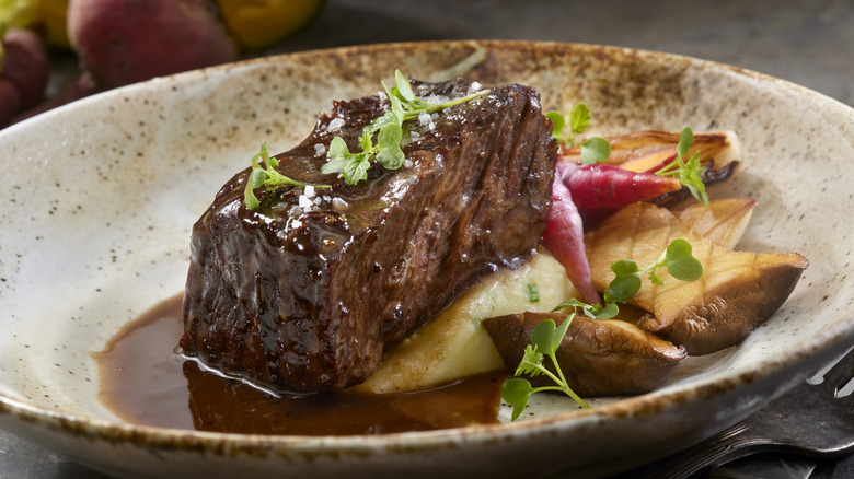 Boneless short rib with mushrooms and potatoes