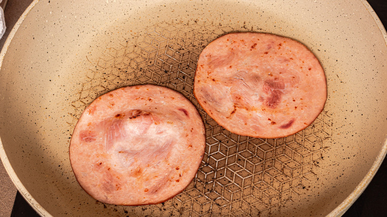 ham slices in frying pan