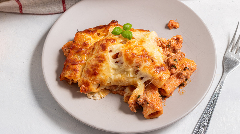 Plate with baked cheesy pasta