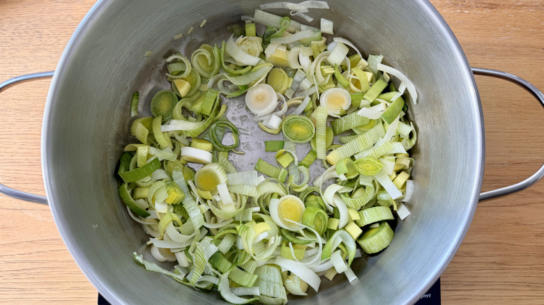 Cooking leeks in pot