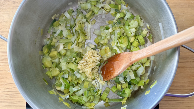 Garlic and leeks in pot