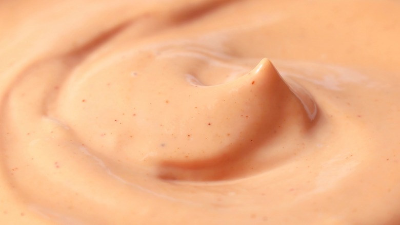 Close-up comeback sauce swirl