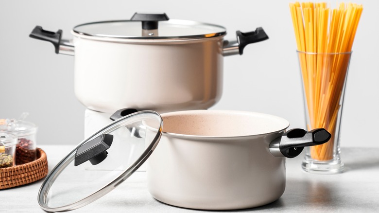 Pasta cooking pots