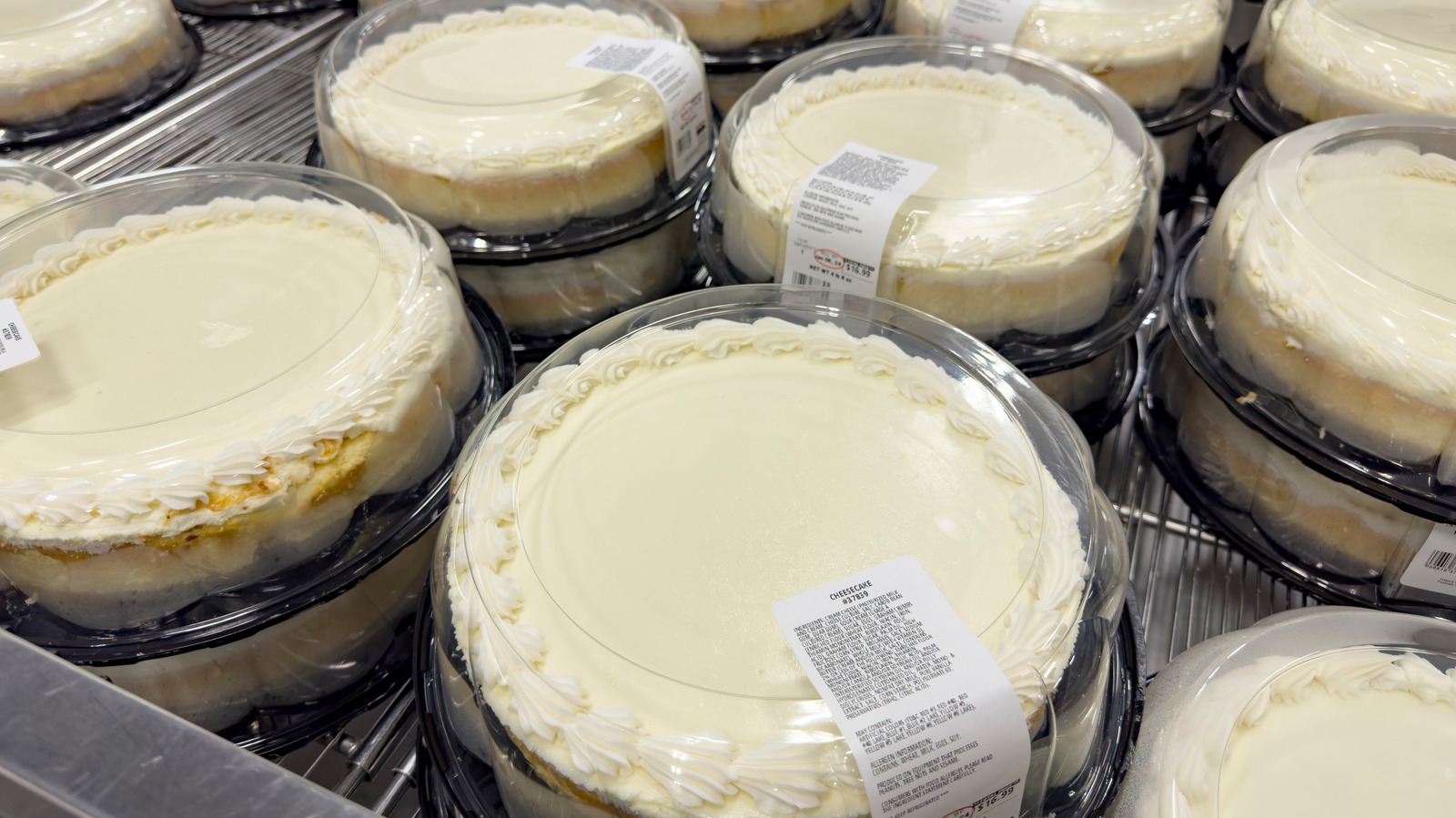 تأتي كعكة الجبن التوتية المختلطة التي يبلغ وزنها 5 رطل من كوستكو بسعر باهظ بنفس القدر